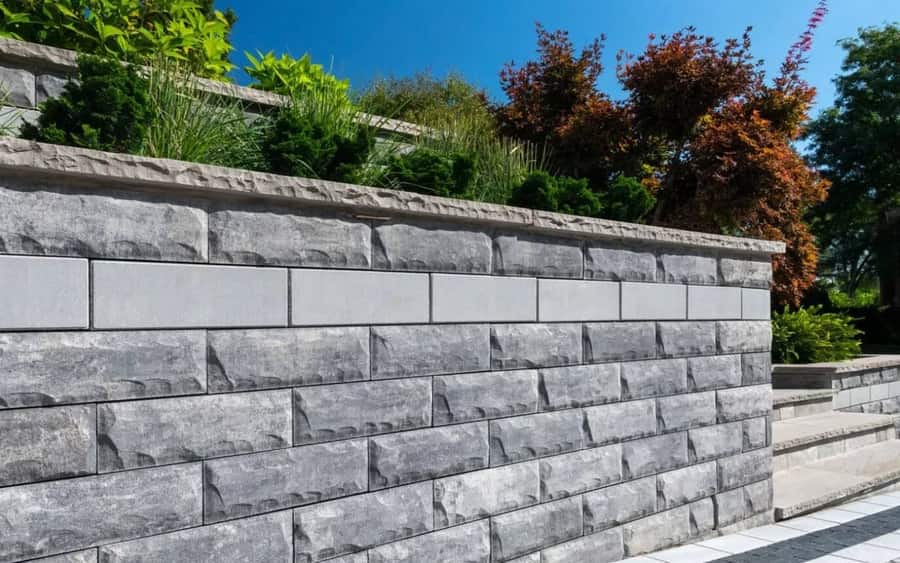 Stone block retaining wall detail