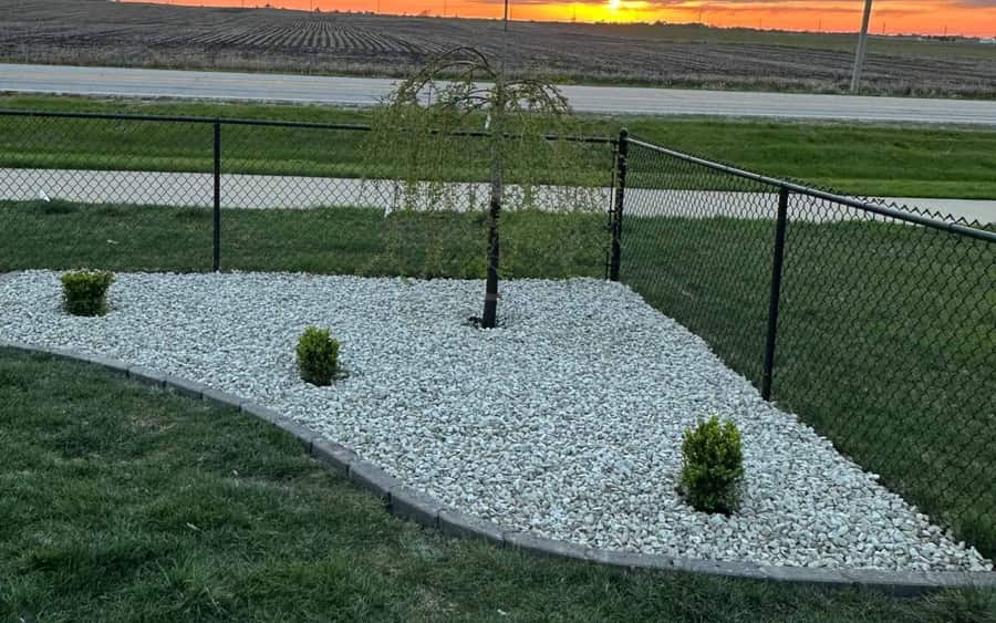 Decorative rock bed